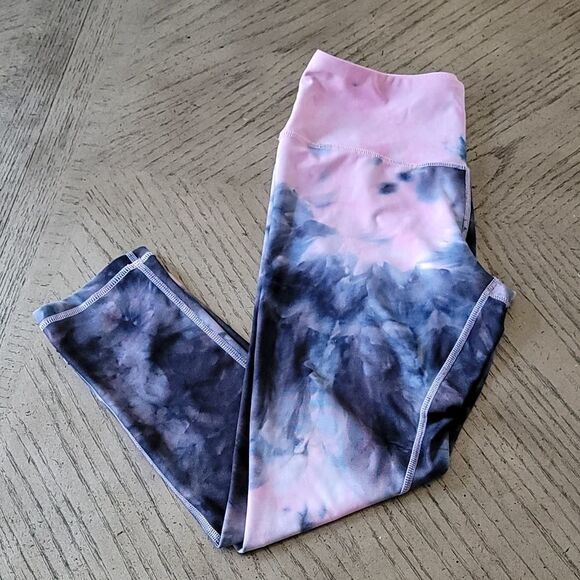 Vogo size M tie dye legging 💖🤍 - Picture 1 of 9